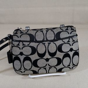 COACH SIGNITURE WRISTLET BFPM-01-291
